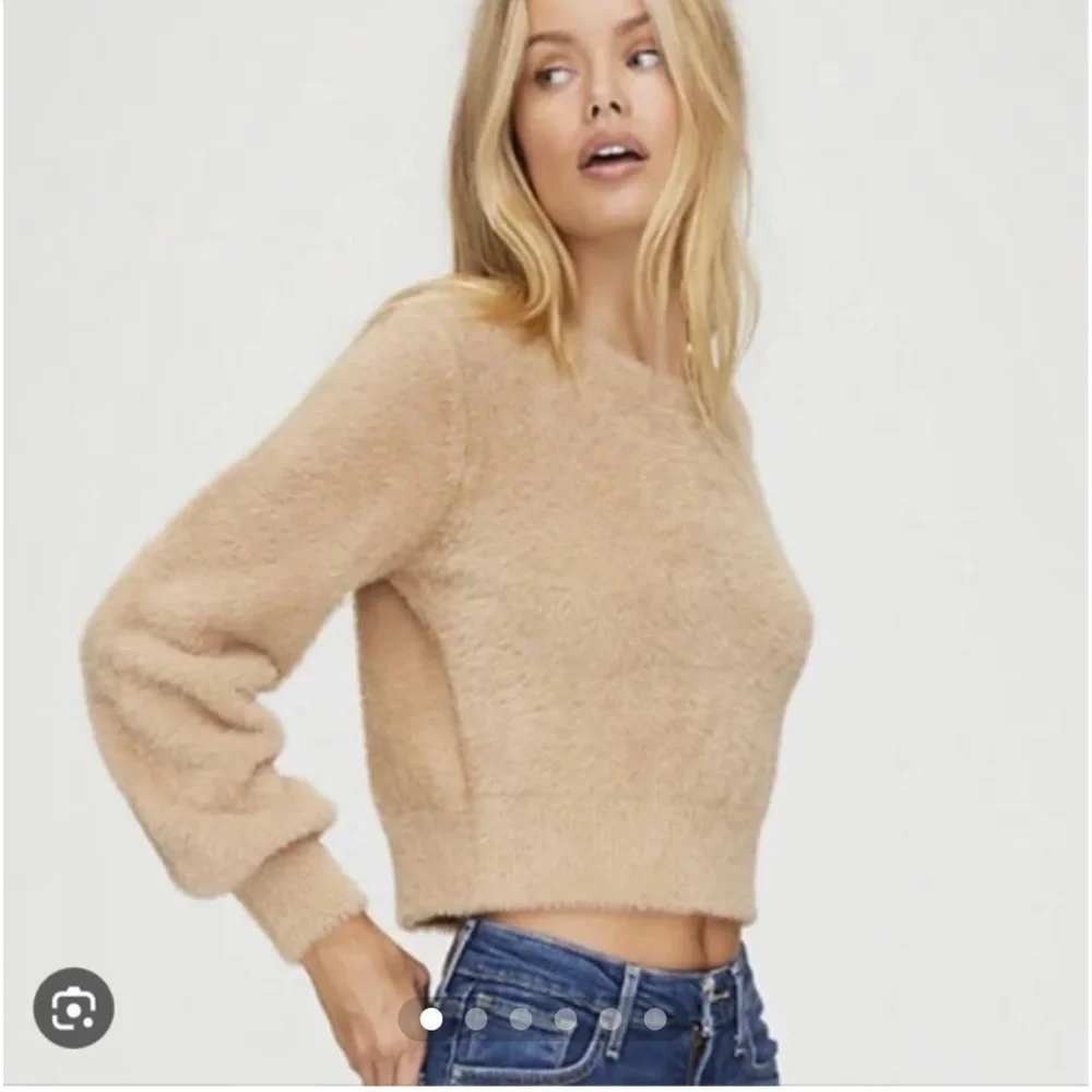 Sunday Best Aritzia Fuzzy Eyelash Knit Cropped Sweater Camel Tan SNH2-3548-39 Md